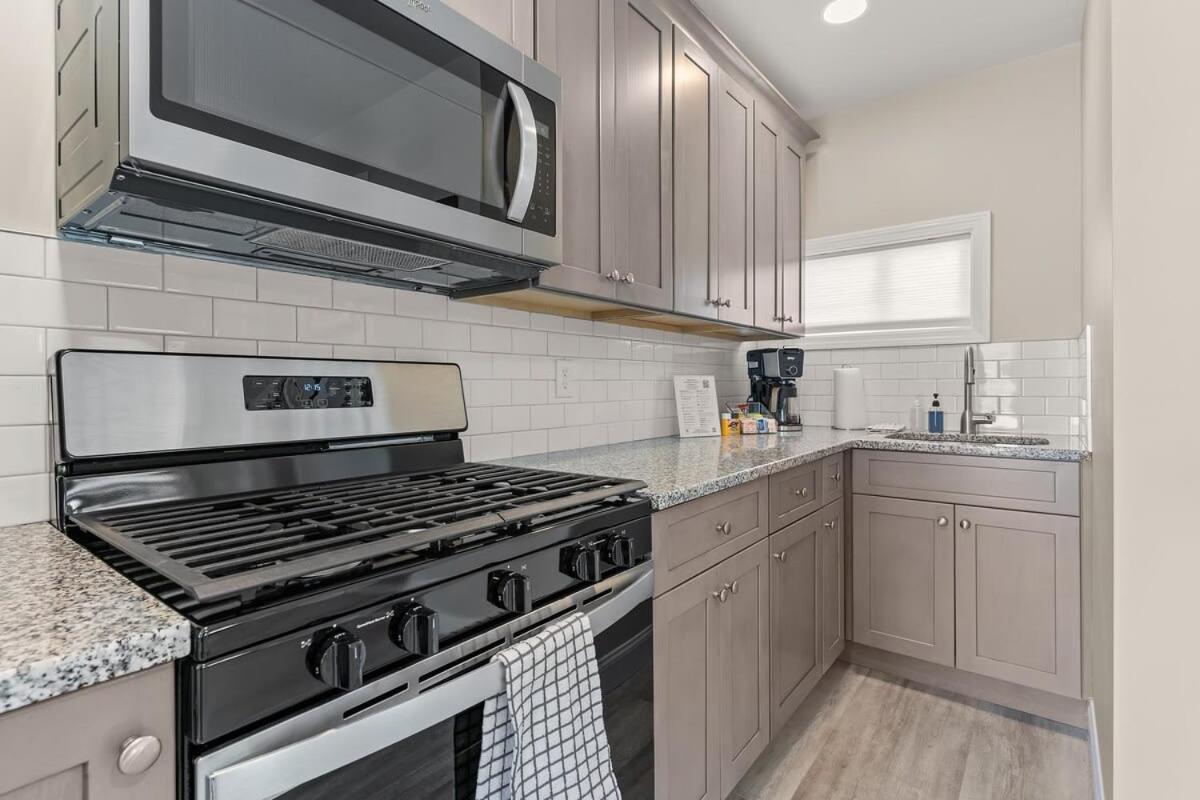 Steps To Beach Fully Renovated Sleeps 6 ハンプトン エクステリア 写真